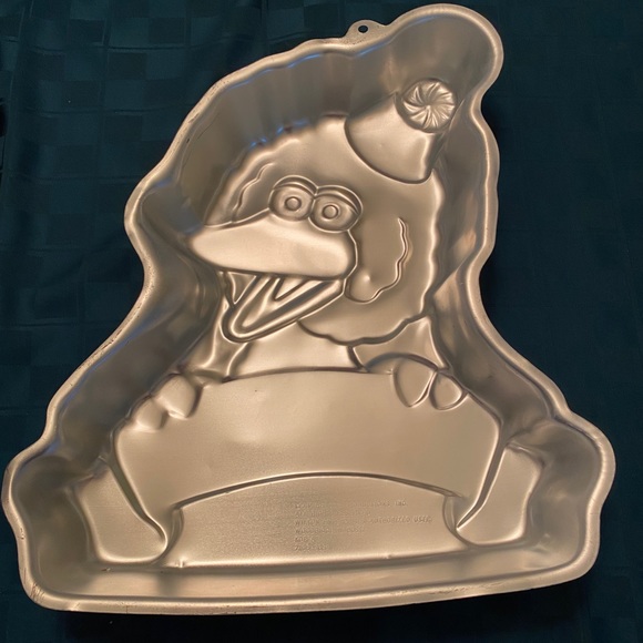 Wilton Jim Henson Sesame Street Big Bird with Banner Aluminum Cake Pan VGC - Picture 2 of 3
